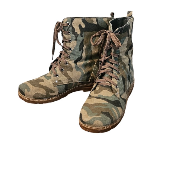 Carrini Ca Collection Women's Green Camo Army Fashion Boots Size 10 - Picture 6 of 8